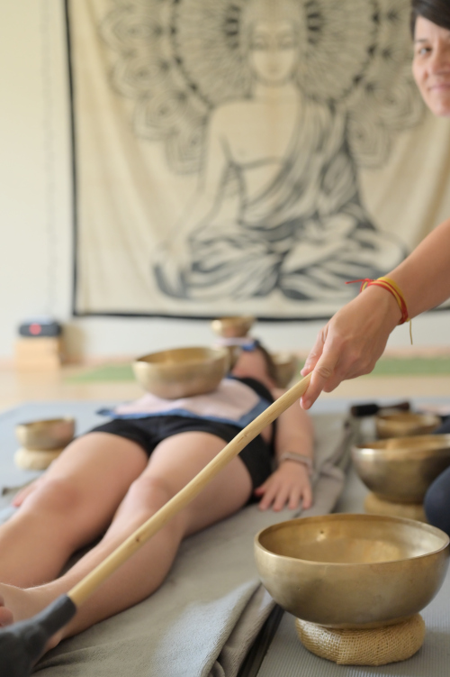 Hangmasszázs 11 hangtállal Ménfőcsanakon a Lélekbonbon stúdióban